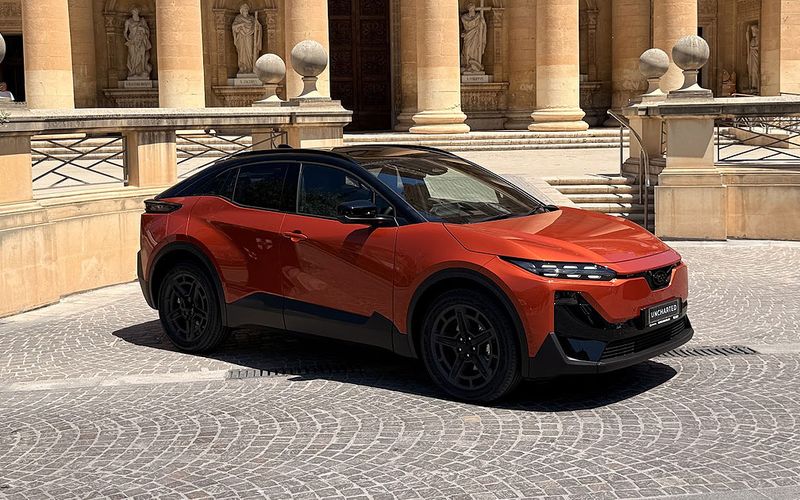 Subaru Uncharted in orange